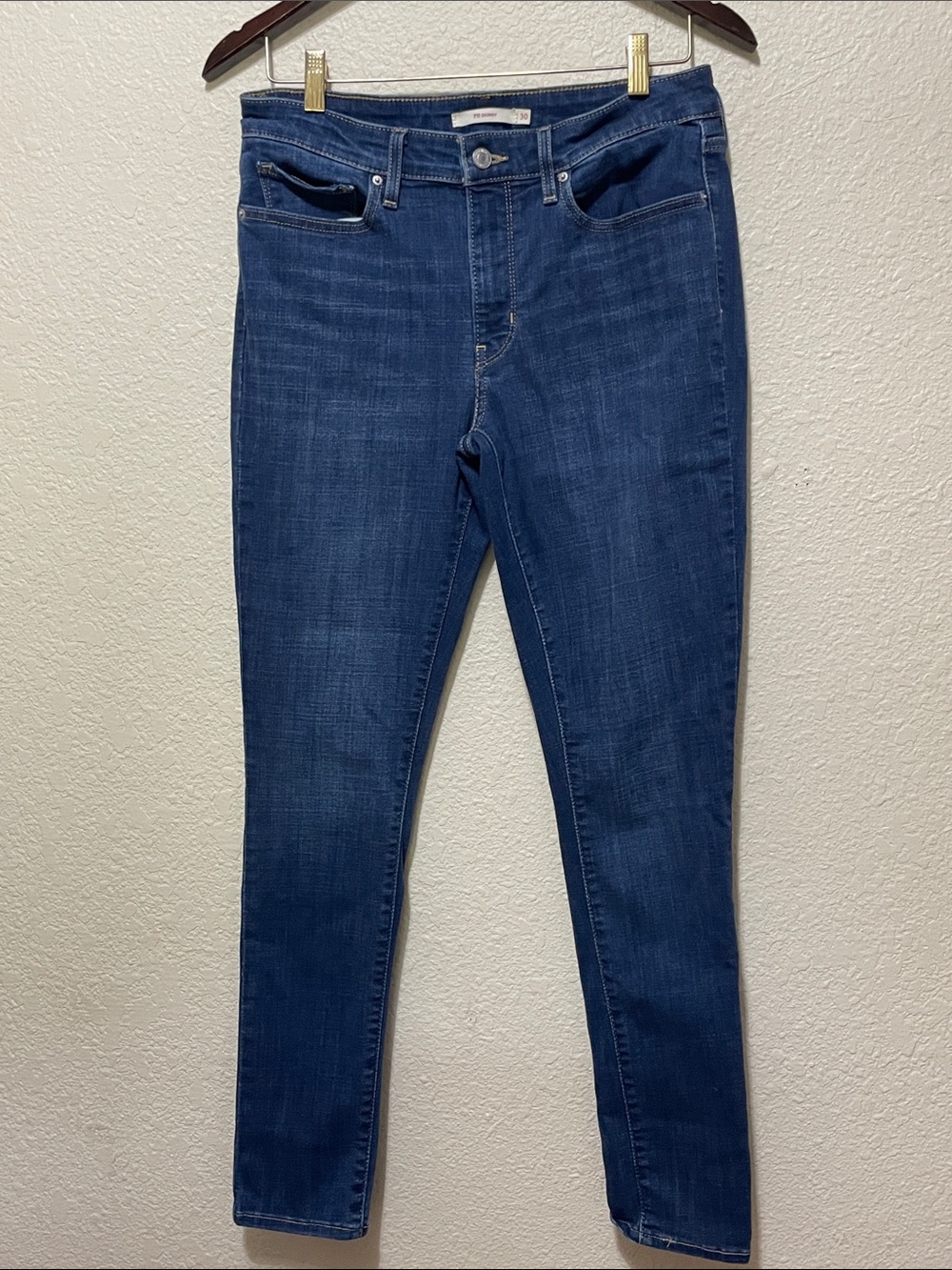 Levi's 711 Skinny Women's Blue Jeans. Very Good Condition. Size 30.